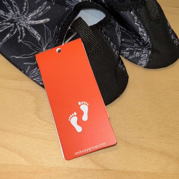 SEEKWAY WATER SHOES - Picture 3 of 4